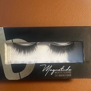 Tori Belle “ Date Night” Magnetic Eyelashes - Black NEW IN BOX